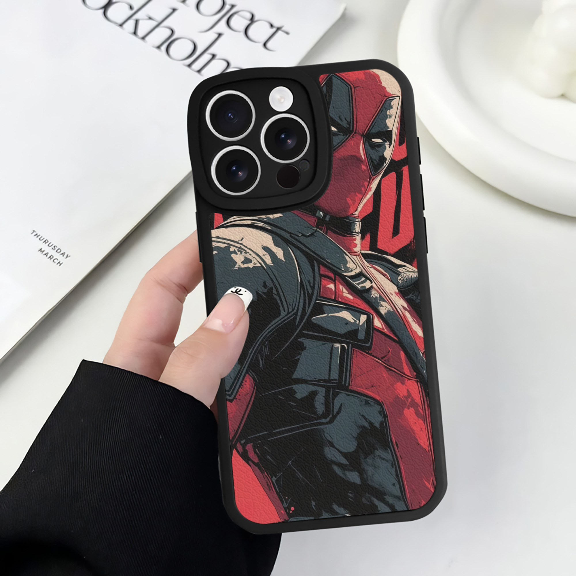 （画像用） Deadpool デッドプール 【iPhone 16シリーズ対応】シリコンスマホケース（レザー調） 材質：シリコン